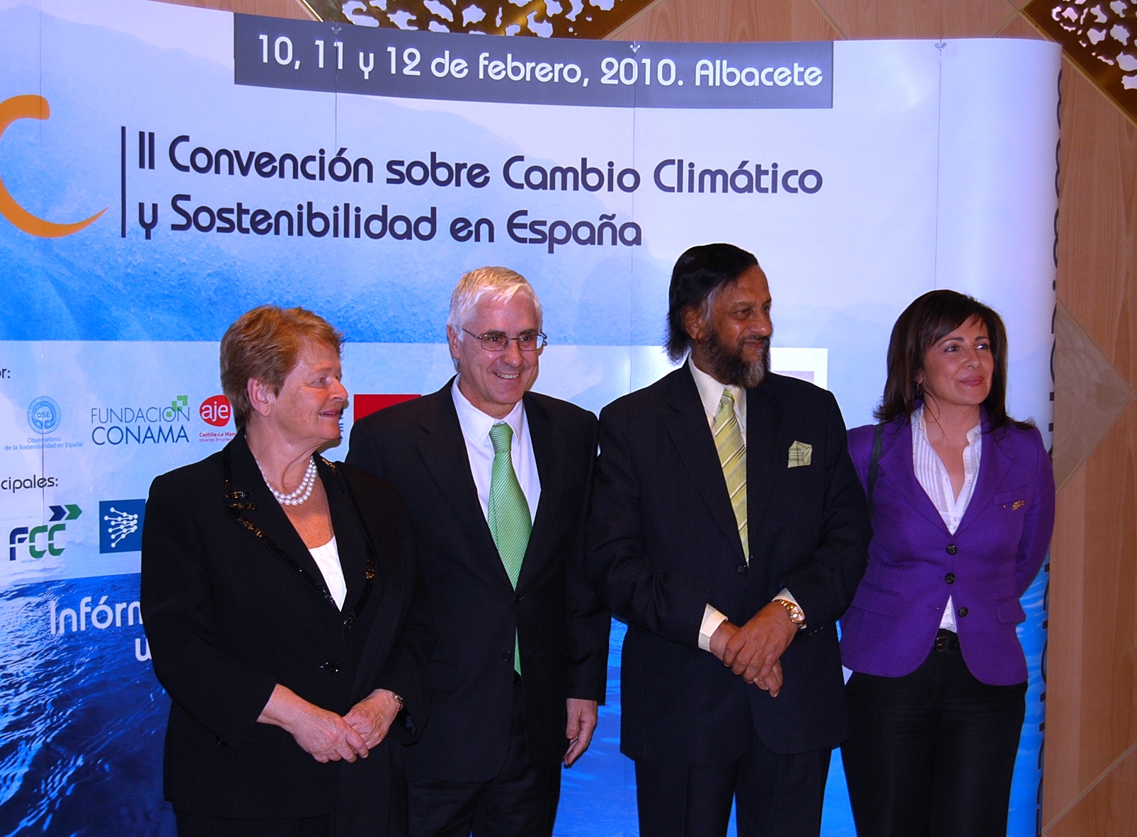 Gro Harlem Brundtland, José María Barreda, Rajendra Pachauri y Carmen Oliver, posan tras la inauguración de la Convención